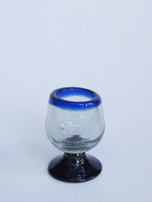 Borde Azul Cobalto / Juego de 6 copas tipo 'chaser' pequeñas con borde azul cobalto / Las copas tipo 'chaser' más pequeñas de la línea, hechas a mano de vidrio soplado. Se pueden usar para acompañar con limón su tequila.